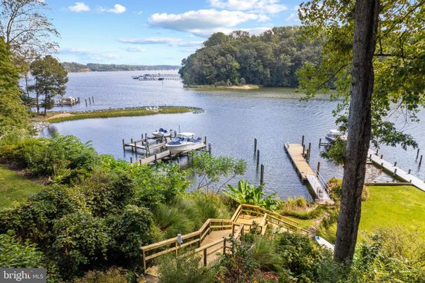Exterior, Lake