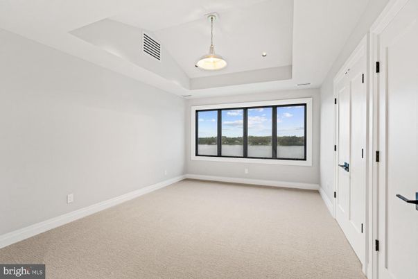 Empty room, Interior, Pendant Lights