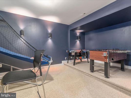 Game Room, Interior