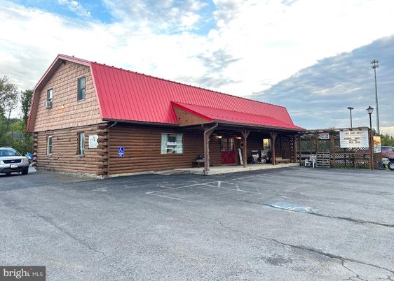 Exterior, Facade, Log Home