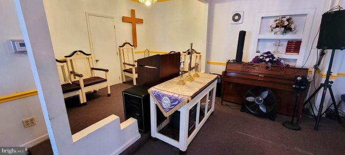 Interior, Piano