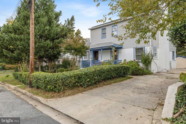 Backyard, Exterior, Facade, American Foursquare