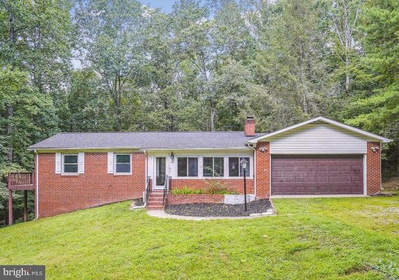 Attached, Exterior, Facade, Brick Facade, Ranch