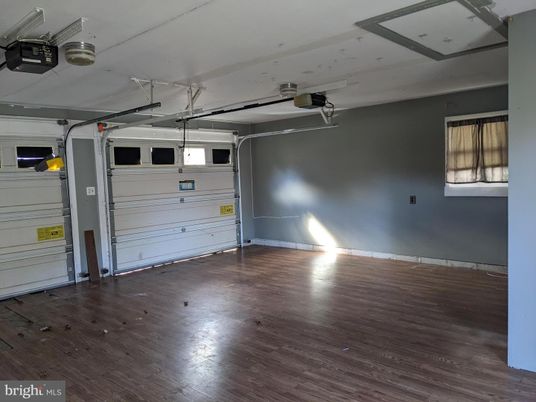 Garage, Interior, Wood Texture Flooring