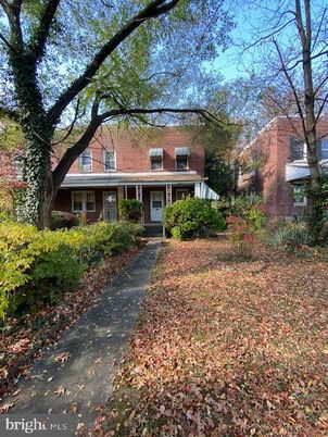 Exterior, Facade, Brick Facade, Cape Cod