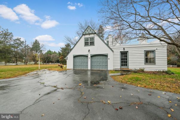 Attached, Exterior, Facade, Farmhouse