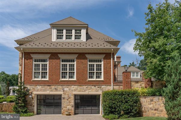 Attached, Exterior, Facade, Brick Facade, Georgian