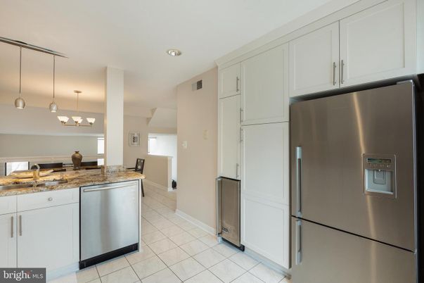 Dining room, Interior, Kitchen, Pendant Lights, Recessed Lighting, Stainless Steel Appliances