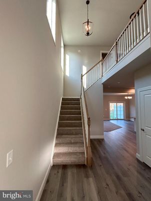Interior, Pendant Lights, Wood Texture Flooring