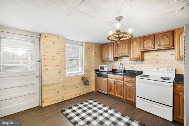 Chandelier, Interior, Kitchen, Wood Texture Flooring