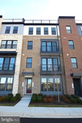 Exterior, Facade, Brick Facade, Rowhouse