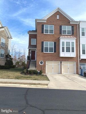 Attached, Exterior, Facade, Brick Facade, Rowhouse