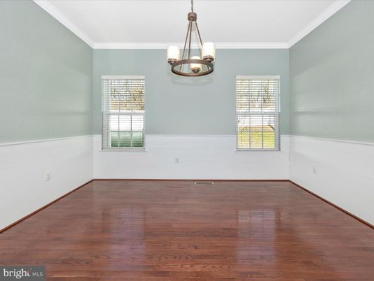 Empty room, Interior, Pendant Lights, Wood Texture Flooring