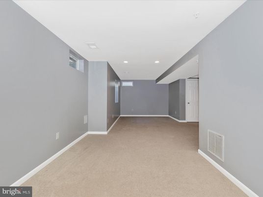 Empty room, Interior, Recessed Lighting