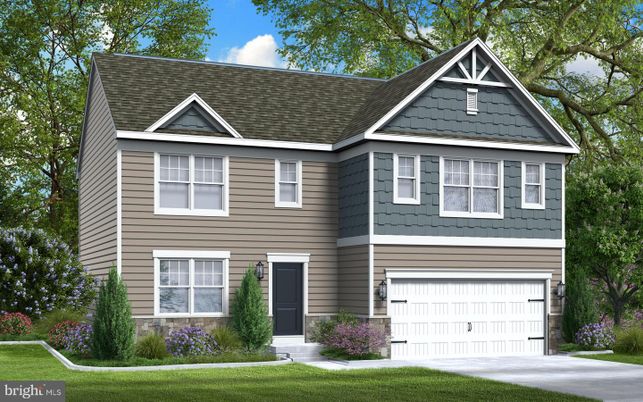 Attached, Exterior, Facade, Farmhouse