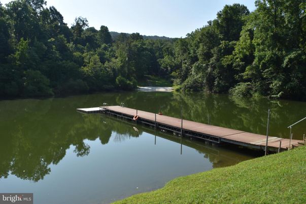 Exterior, Lake