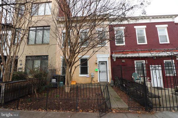 Exterior, Facade, Brick Facade, Rowhouse