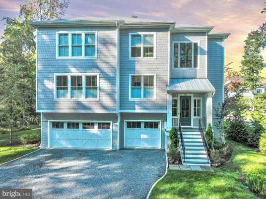 Attached, Exterior, Facade, Raised Ranch