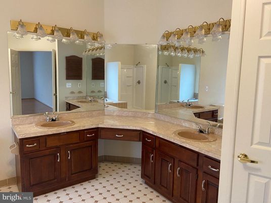 Bathroom, Dual Sink Vanities, Interior