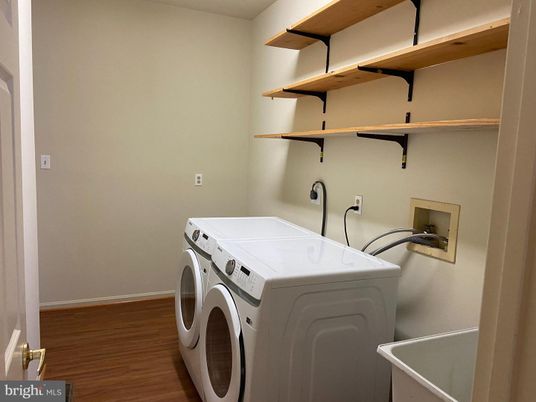 Interior, Washer, Wood Texture Flooring
