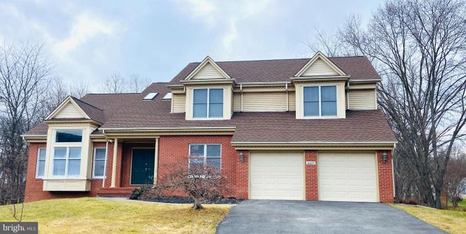 Attached, Exterior, Facade, Brick Facade, Cape Cod