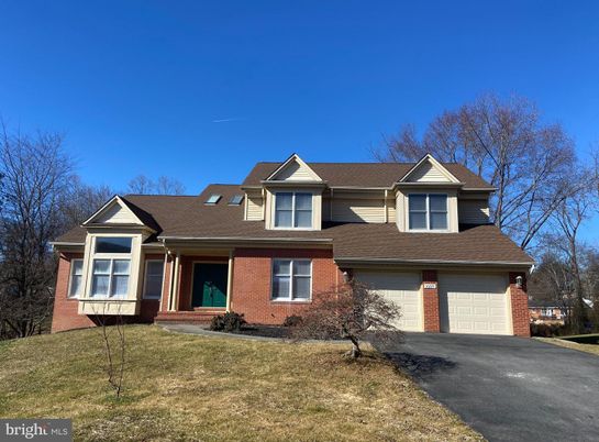 Attached, Exterior, Facade, Brick Facade, Cape Cod
