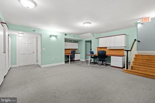 Home Office, Interior