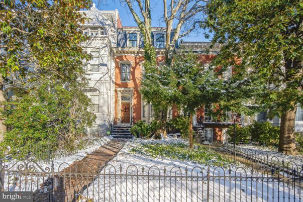 Exterior, Facade, Brick Facade, Rowhouse