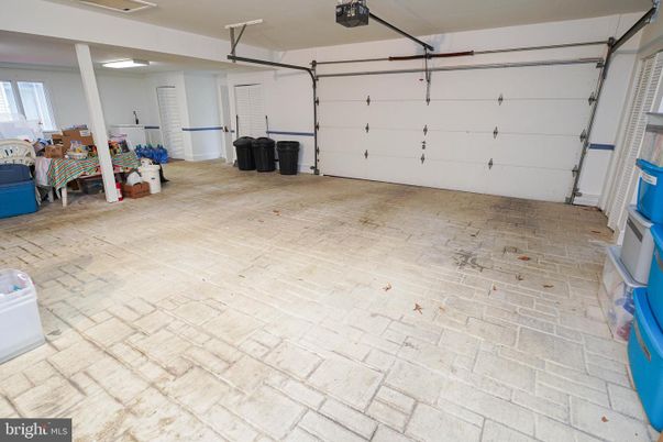 Garage, Interior