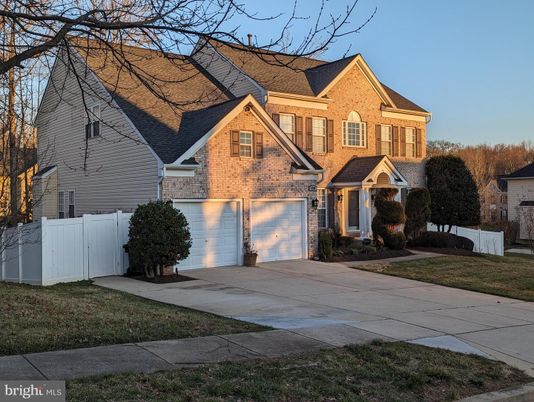 Attached, Exterior, Facade, Brick Traditional