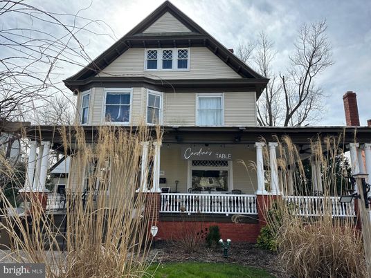 Exterior, Facade, Queen Anne Victorian