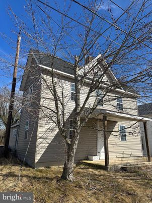 Exterior, Facade, None