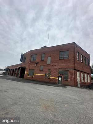 Backyard, Exterior, Facade, Brick Facade, Condo Building