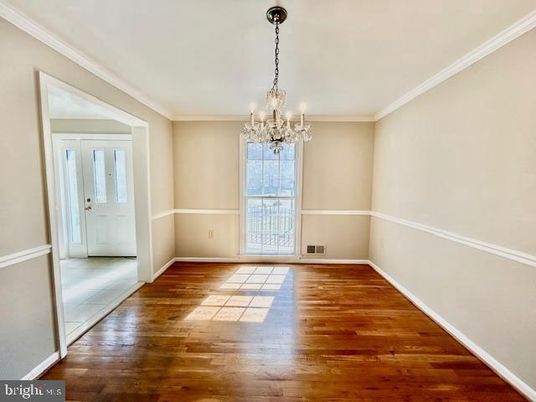 Chandelier, Empty room, Interior, Wood Texture Flooring