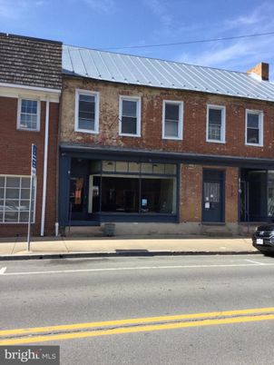 Exterior, Facade, Brick Facade, Rowhouse