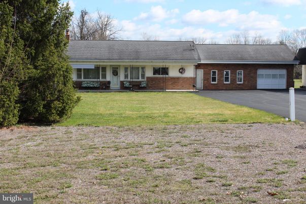 Attached, Exterior, Facade, Brick Facade, Ranch
