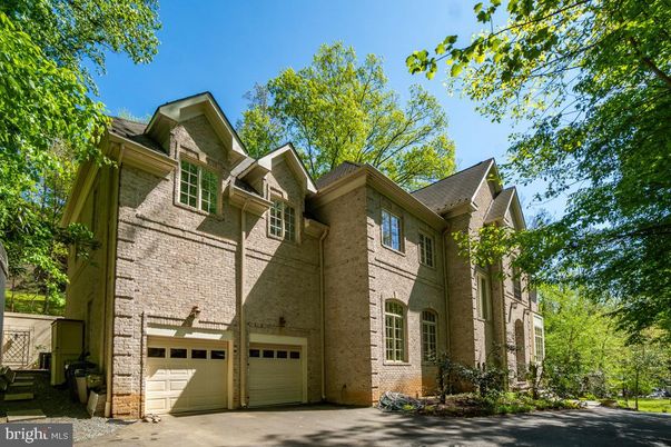 Attached, Exterior, Facade, Brick Facade, Rowhouse