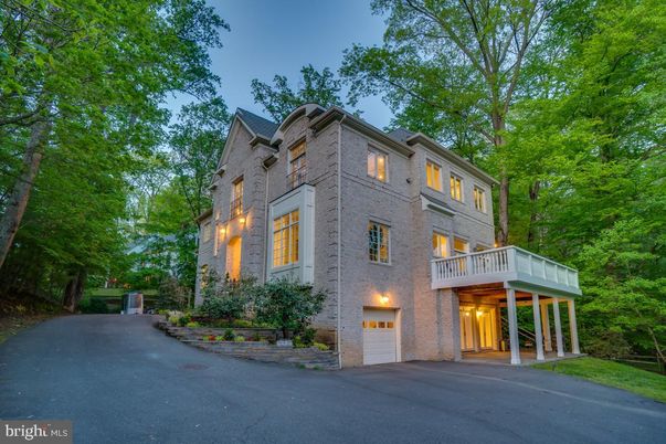 Attached, Exterior, Facade, Brick Facade, Rowhouse