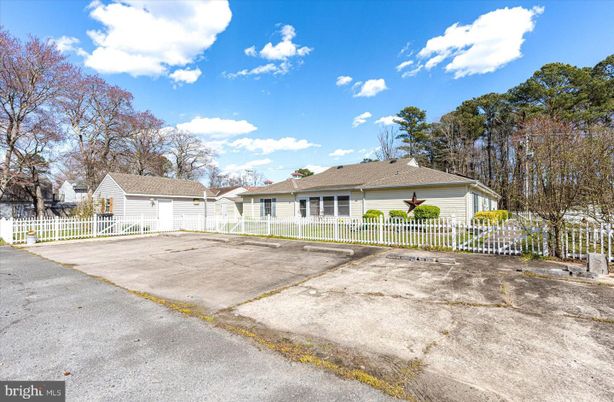 Backyard, Detached Garage, Exterior