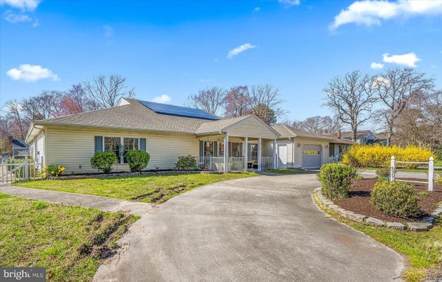 Attached, Exterior, Facade, Solar Panels, Ranch
