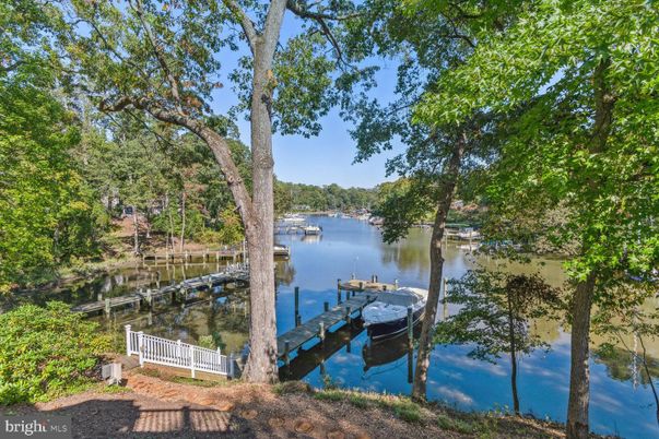 Exterior, Lake