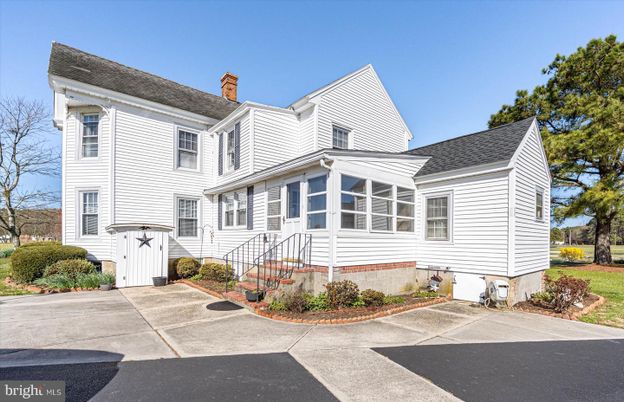 Exterior, Facade, Farmhouse