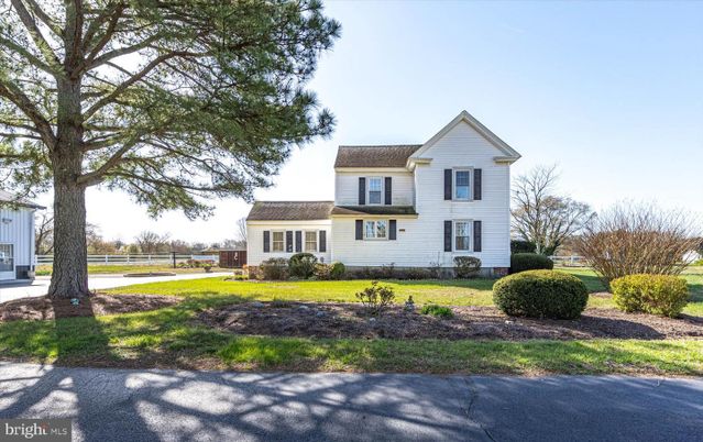 Backyard, Exterior, Facade, Farmhouse