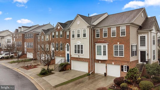 Attached, Exterior, Facade, Brick Facade, Rowhouse