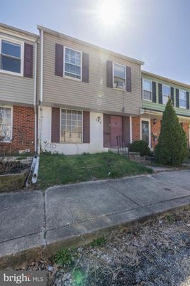 Exterior, Facade, Brick Facade, Rowhouse