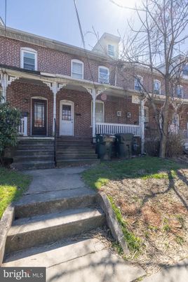 Exterior, Facade, Brick Facade, American Foursquare