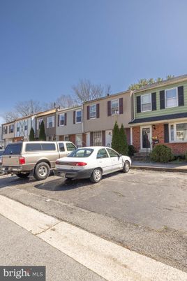 Exterior, Facade, Brick Facade, Rowhouse
