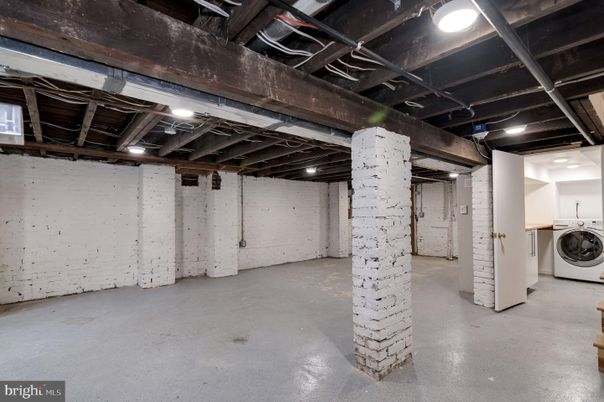 Interior, Washer, Wooden Beams