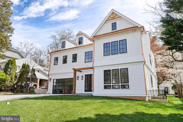Attached, Exterior, Facade, Farmhouse