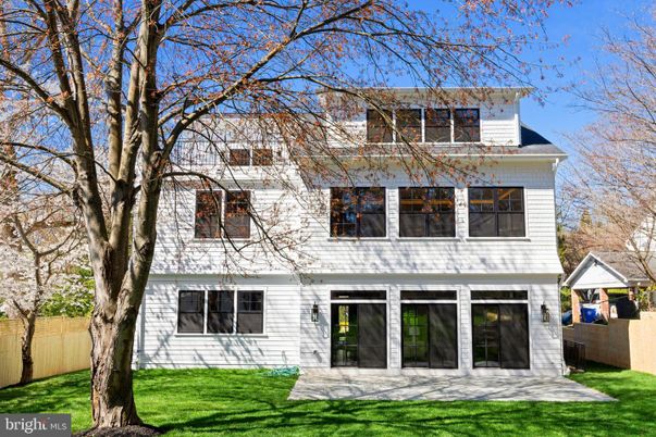 Exterior, Facade, American Foursquare